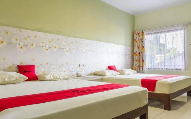 RedDoorz Plus near Pantai Barat