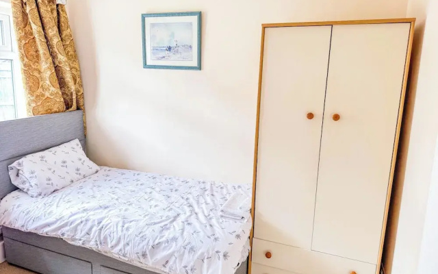 3 Bed - Sleeps 4 - Free Parking - Private Garden