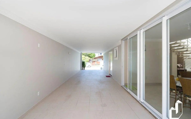 Casa com 05 dormitórios