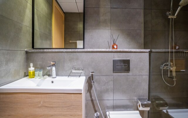 Tanin - Modern Spacious 1BR Apartment With 2 Balconies