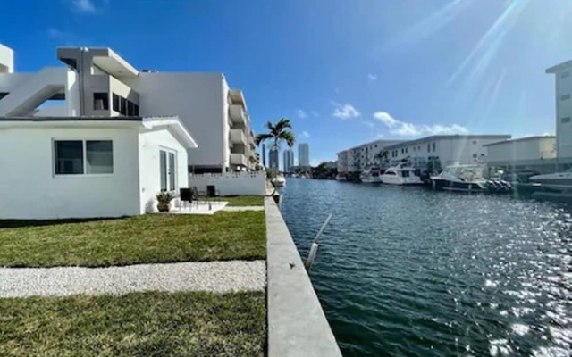 Casa Canal at Eastern Shores