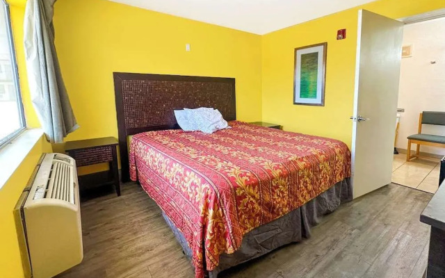 Luxury Inn by OYO Albany