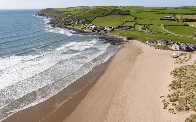 Comfortable Holiday Home in Croyde with Hot Tub