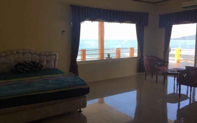 Villa Mila Tepi Pantai Karang Hawu – Balcony – Cisolok