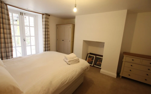 Charming Flat With Private Patio in Clifton