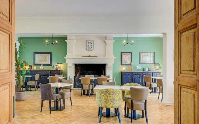 Logis Hotel Le Blason de Provence