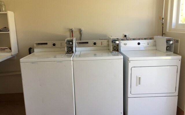 Albany Happy Days Caravan Park