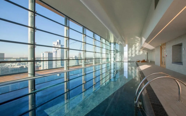 City Suite - Rooftop Spa - Balcony - Skyline View