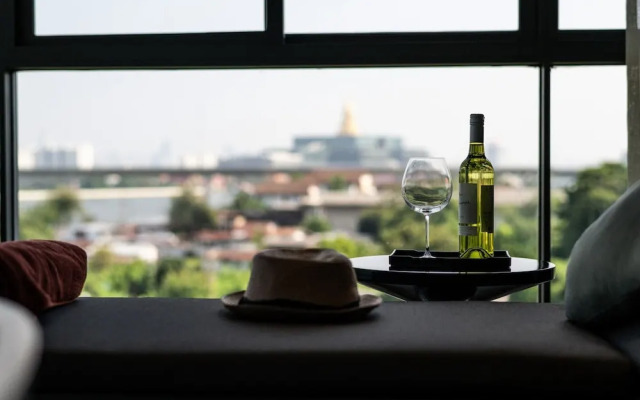We Hotel Riverfront