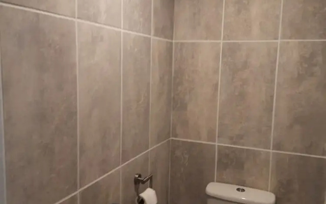 Self Contained Studio Flat in Winterton Hall