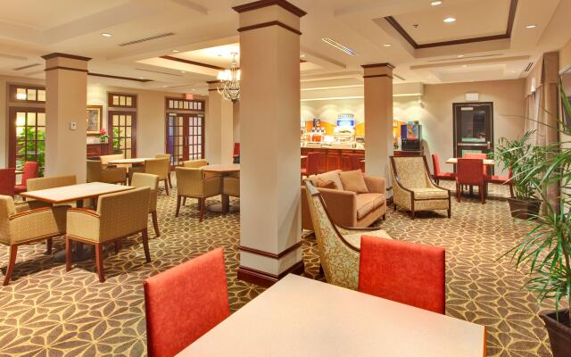 Holiday Inn Express Hotel & Suites Brockville by IHG