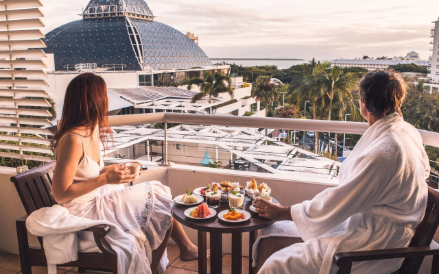 Pullman Reef Hotel Casino