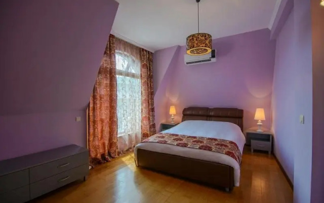 Purple Star Apartments