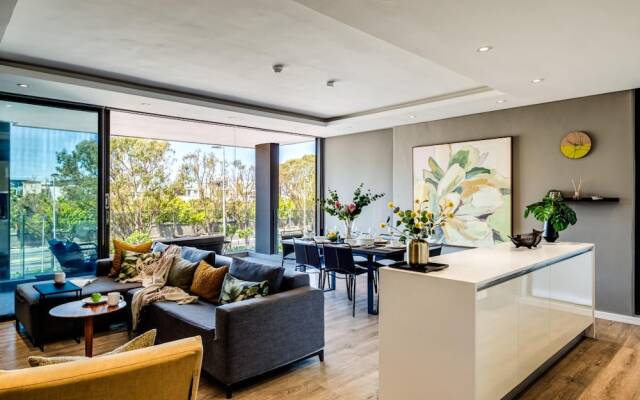 Urban Chic Apartment Close to Waterfront Warwick