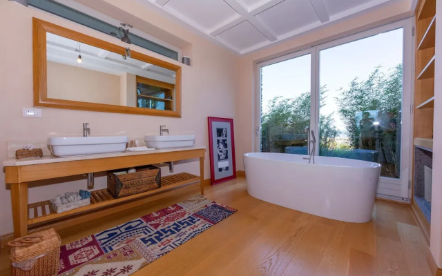 Paradis Relais Pool View EV Recharge