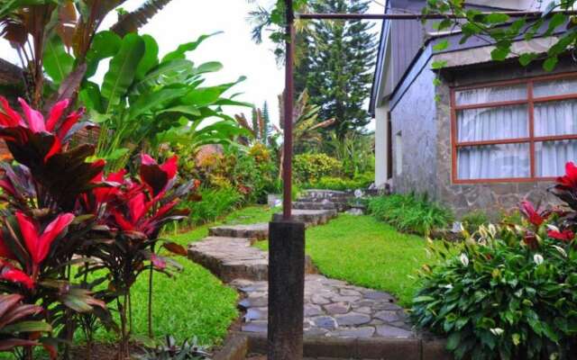 Villa 4-BR Klub Bunga No. 8 Batu Malang