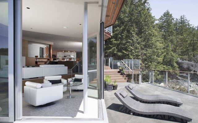 Pointhouse Suites On Sargeant Bay