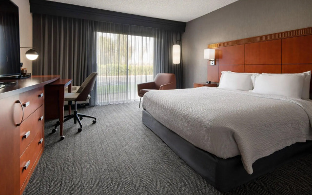 Courtyard by Marriott Fresno