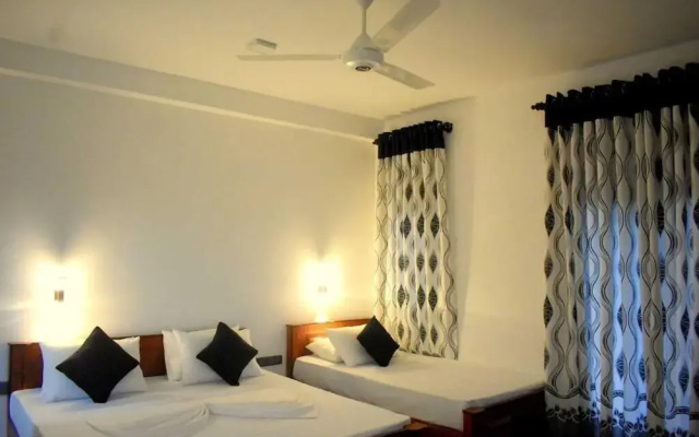 Blue Sky Hotel Yala