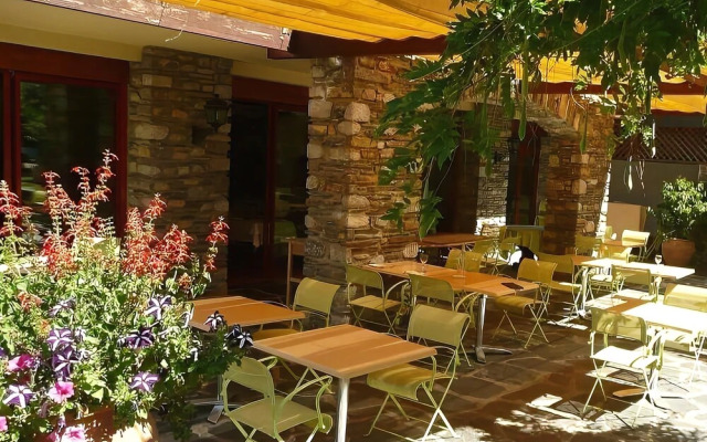 Hotel Mir