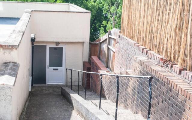 Brynglas Newport flat sleeps 8 - Mycityhaven