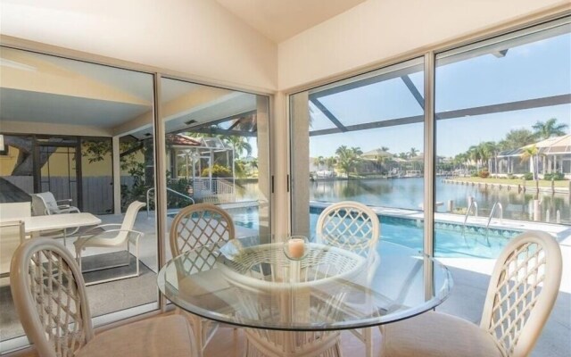 300 Edgewater Ct 3 Bedroom Home by Redawning