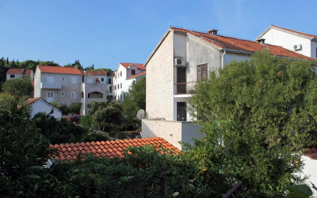 Apartments and rooms with parking space Supetar, Brac - 5658