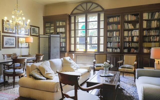 Strada Maggiore Apartment