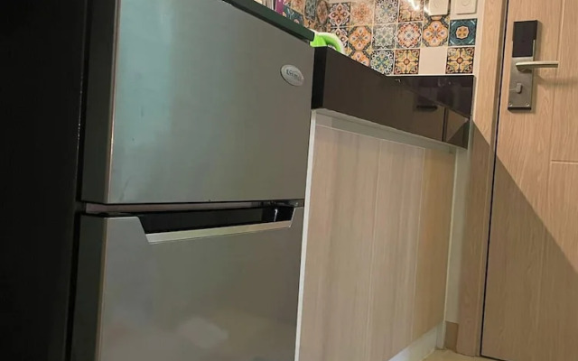 Poolside Apartment - Sleeps 4, Ac & Hot Shower