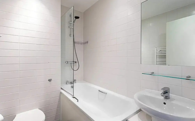 Modern, Cosy Apartment On Vibrant Deptford High Street