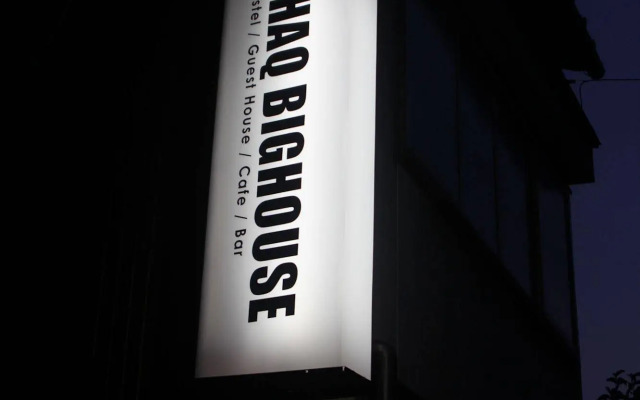 Shaq Bighouse - Hostel