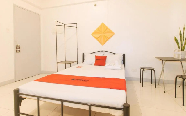 RedDoorz @ The Vjour Hotel Makati