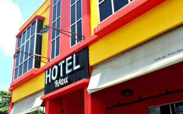Wau Hotel & Café