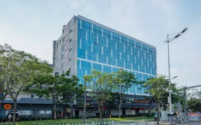 Vienna Hotel (Guangzhou Yue He Fang Xialiang Metro Station Store)