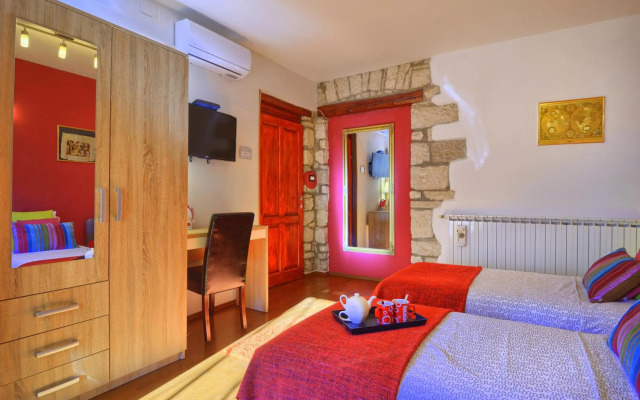 Top Center Apartment