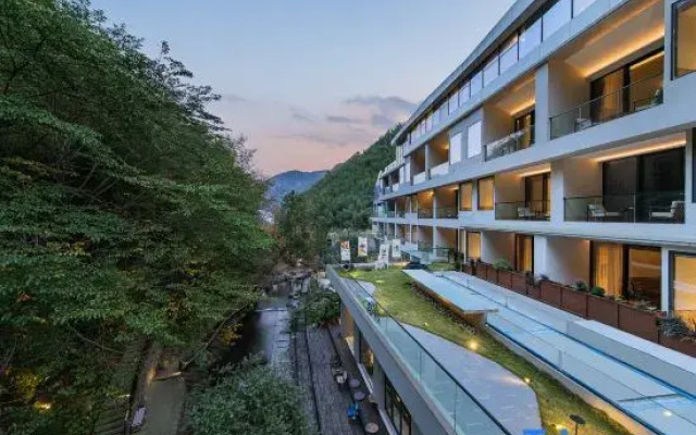 Anlan Daxi Hot Spring Resort Hotel