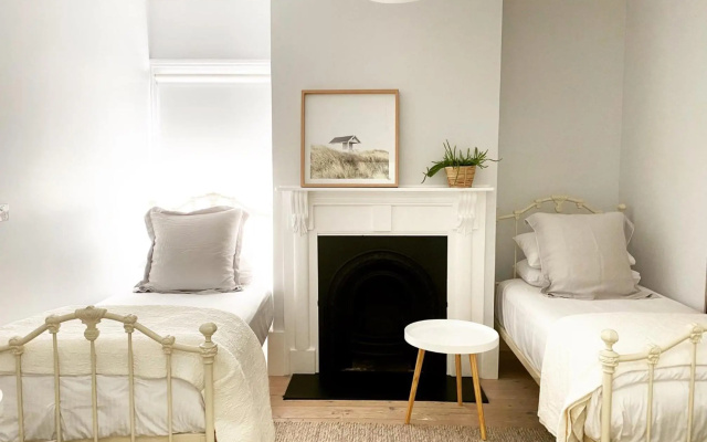 Saint Brides - Superior Boutique Accomodation - STEPS TO PAKINGTON STREET – Guest Rooms – Geelong