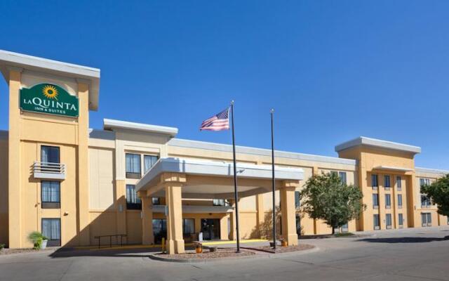 Holiday Inn Express Hotel & Suites Salina-I-70