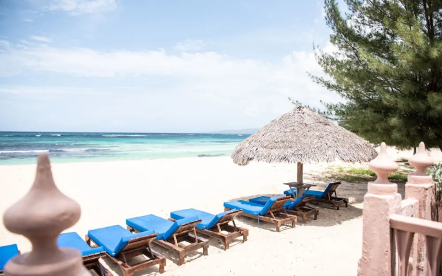 5 BR Beachfront Villa - Ocho Rios