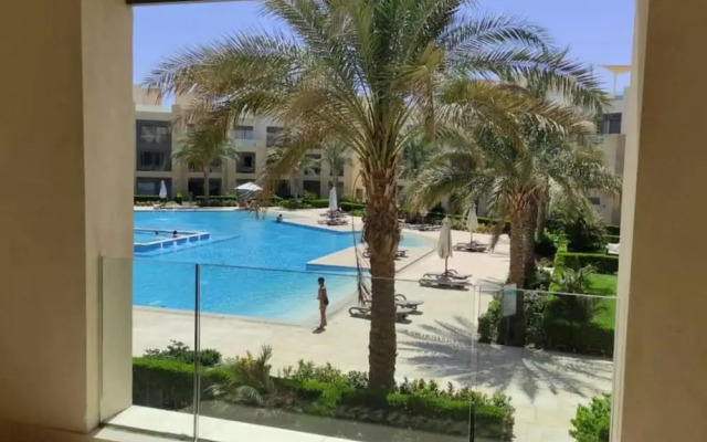 Mangroovy Magic PoolView 1BR in Beachfront Complex