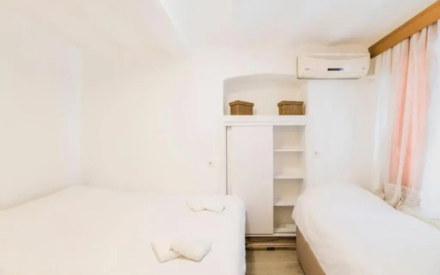 Beautiful 2BR House w/AC 400meters Taksim Square