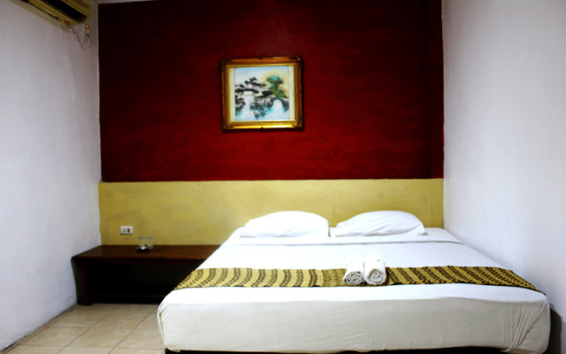 Holiday Hotel – Guest Rooms – Pekanbaru