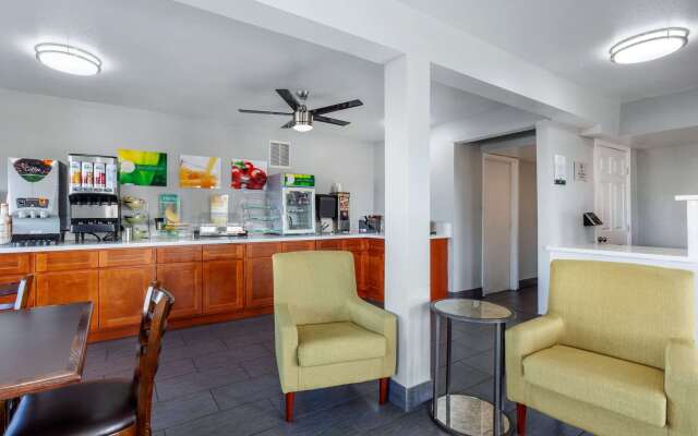 Quality Inn & Suites near Downtown Mesa
