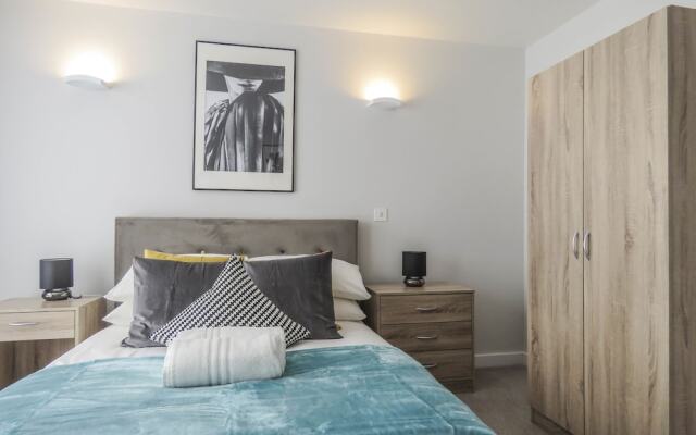 Tudors eSuites Birmingham Apartments with Gated Parking