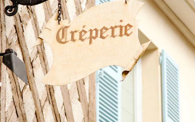 Huge Holiday Home in Lotharingen With Private Swimming Pool