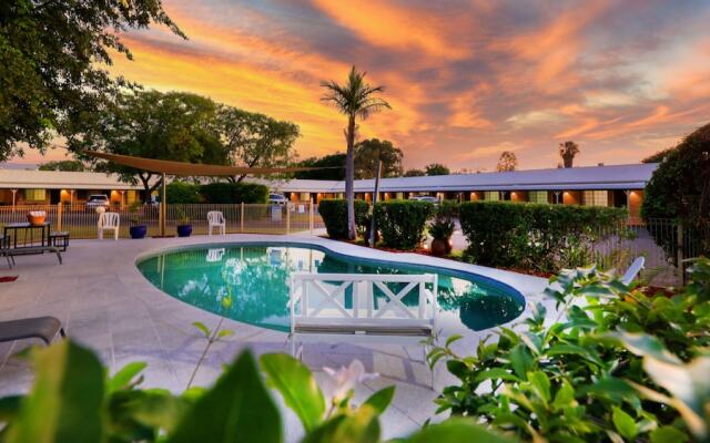 Riverland Motor Inn & River's Restaurant