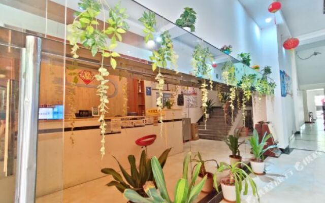 Guangzhou Mingdu Business Hotel (Tongde Metro Station)