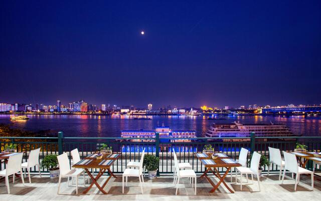 Holiday Inn Riverside Wuhan by IHG