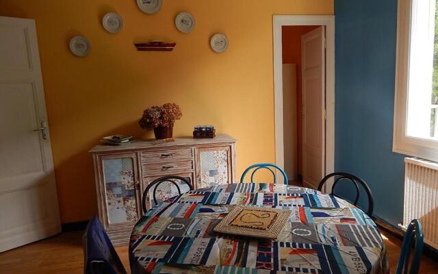 Agréable maison 6 personnes avec beau jardin