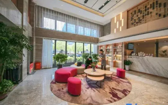 Radisson Blu Hotel (Wuhan University of Science and Technology Qingshan Campus)
